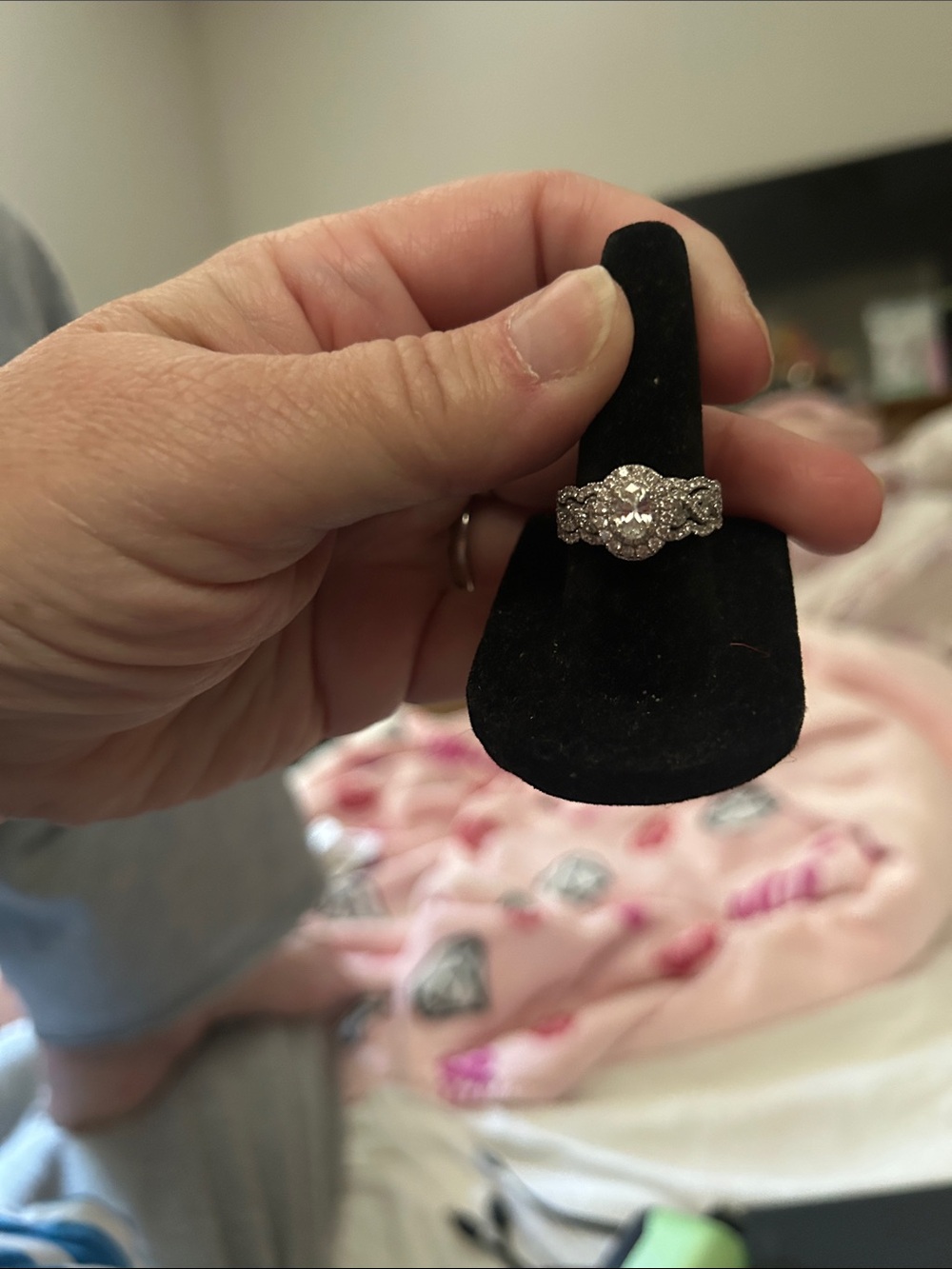 Neil Lane White GOLD DIAMOND RING - Picture 5 of 6